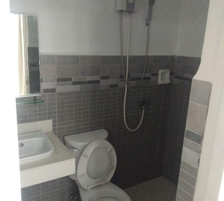 Cityscape 2 toilet and bath 2